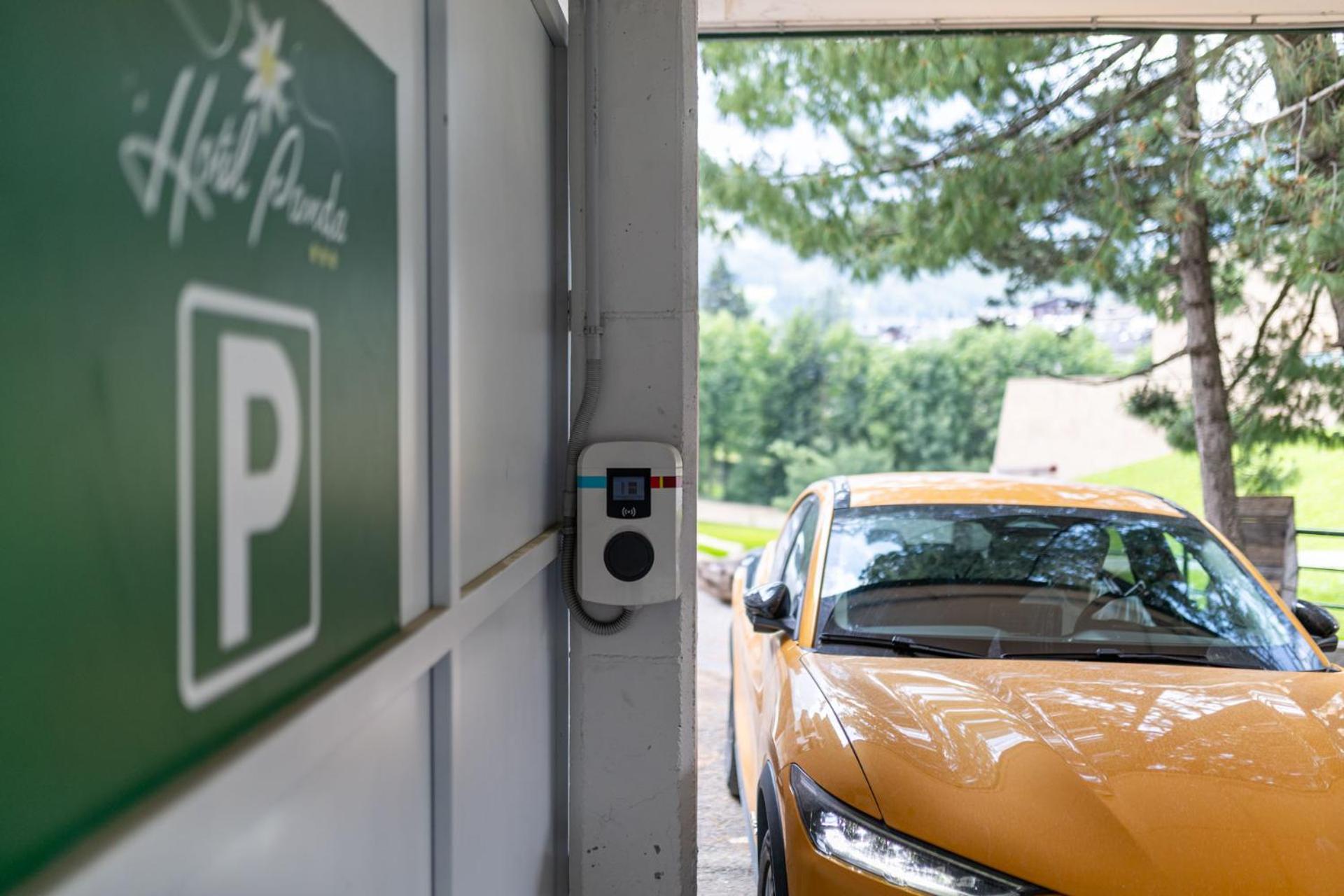 Panda Cortina- Ricarica Auto Elettriche Hotel Cortina d'Ampezzo